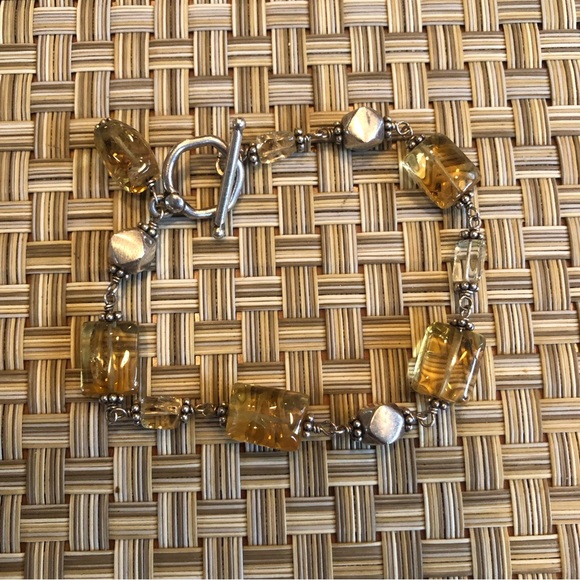 Simply Stunning  amber coloured bracelet with silver bead accents in between - Picture 6 of 13